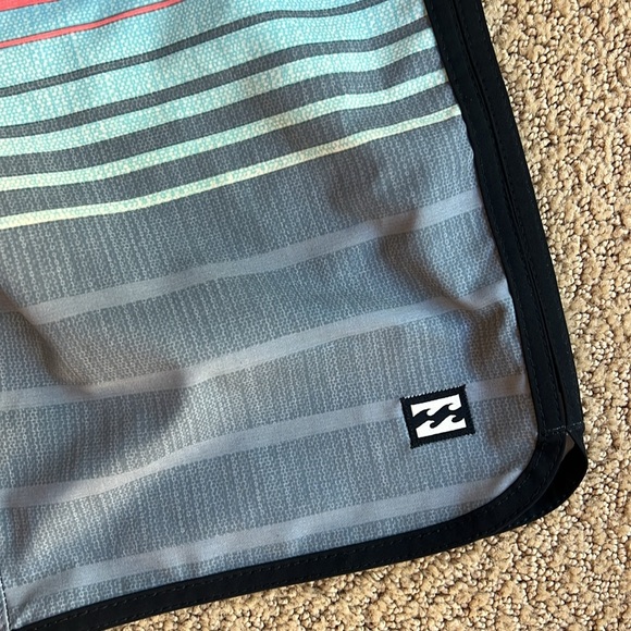 Billabong boys swim trunks size 25 - Picture 3 of 5